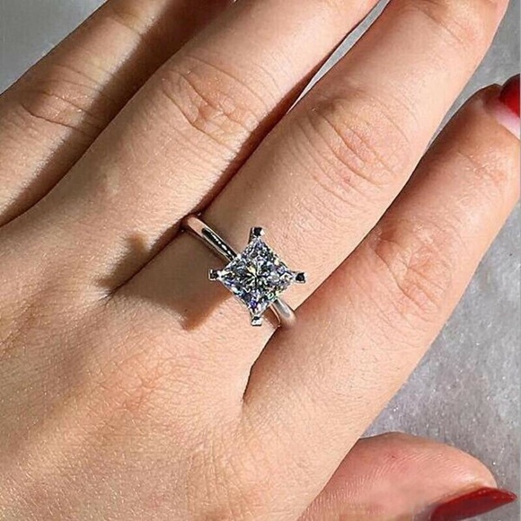 ¥ PRINCESS CUT 2 CARAT SOLITAIRE ENGAGEMENT RING - Picture 3 of 5